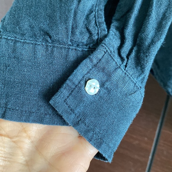 Lilly Pulitzer linen shirt. - Picture 6 of 7